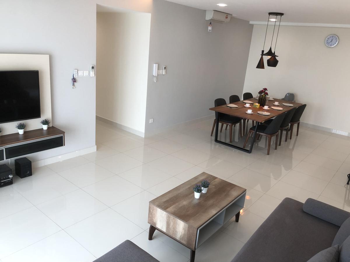 Teega Residence @ Cosy Seafront Living Нусаяя Екстер'єр фото