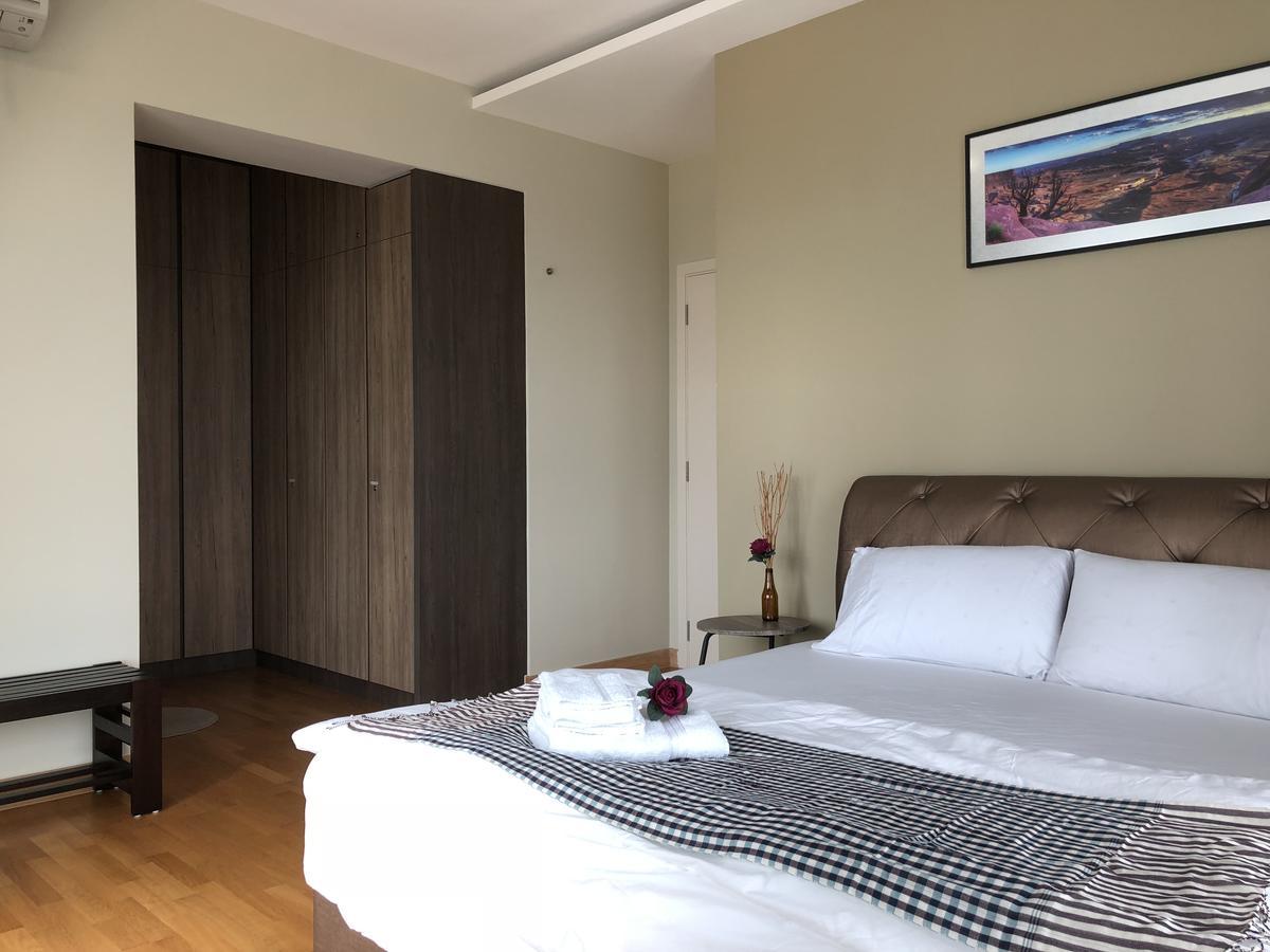 Teega Residence @ Cosy Seafront Living Нусаяя Екстер'єр фото
