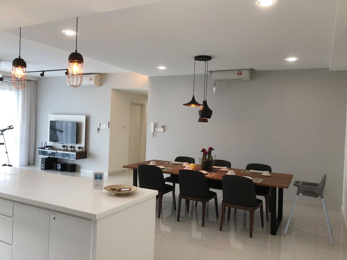 Teega Residence @ Cosy Seafront Living Нусаяя Екстер'єр фото